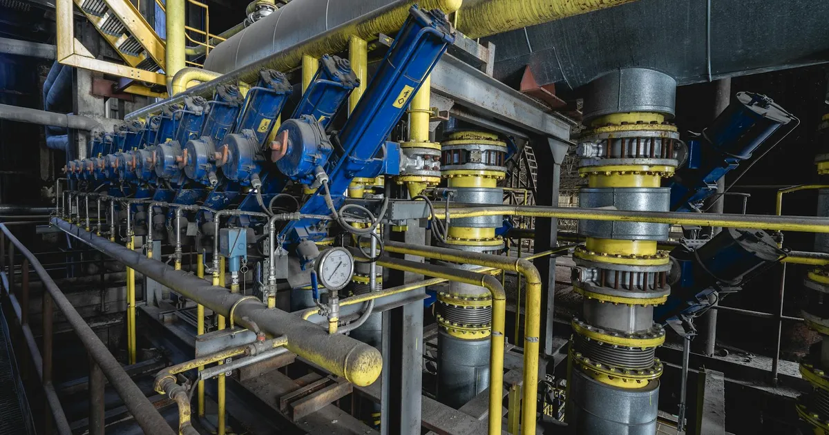 Indústria respira: Confiança sobe e alivia seu bolso?