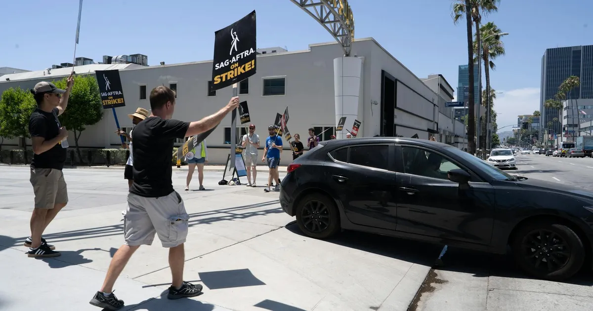 Inflação, Greve e Hollywood: Como as Notícias Afetam Seu Bolso