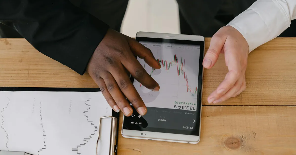 IA no divã da economia: amigo ou vilão do seu bolso?