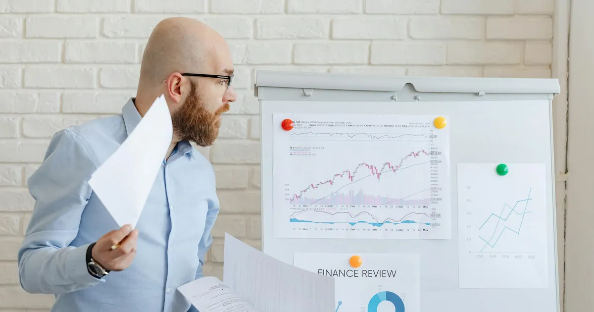 Analista financeiro avalia gráficos: Itaú (ITUB4) ou Itaúsa (ITSA4)? Desconto nas ações.