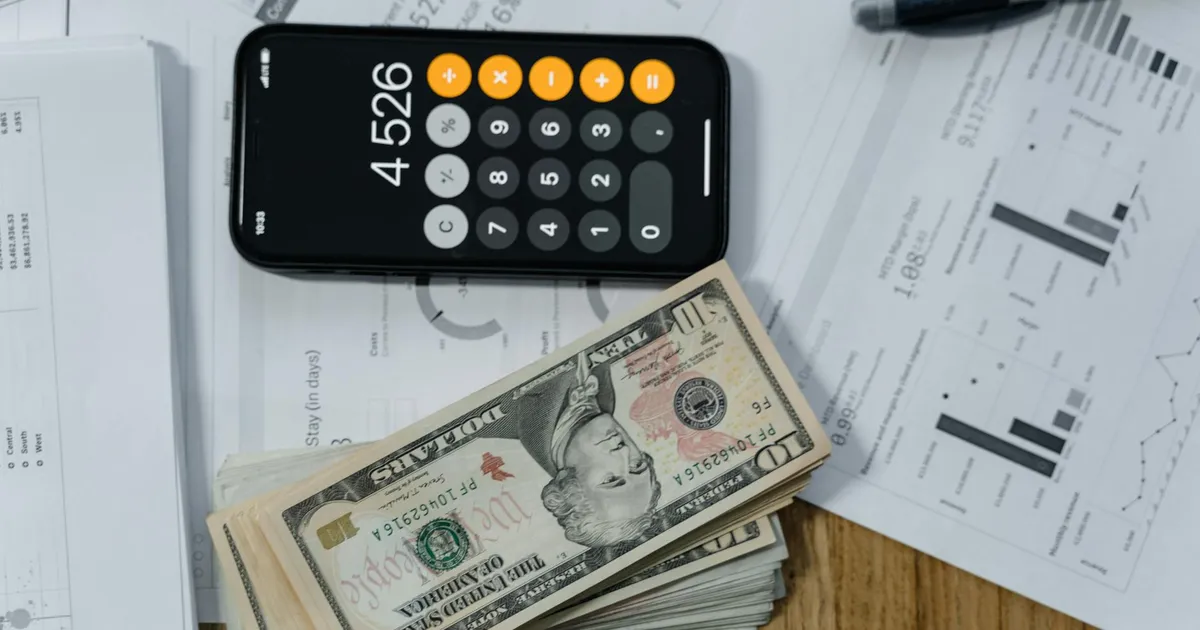 Cálculo financeiro: juros altos, contas, FIES e planejamento econômico em foco na semana. Endividamento e carga tributária.