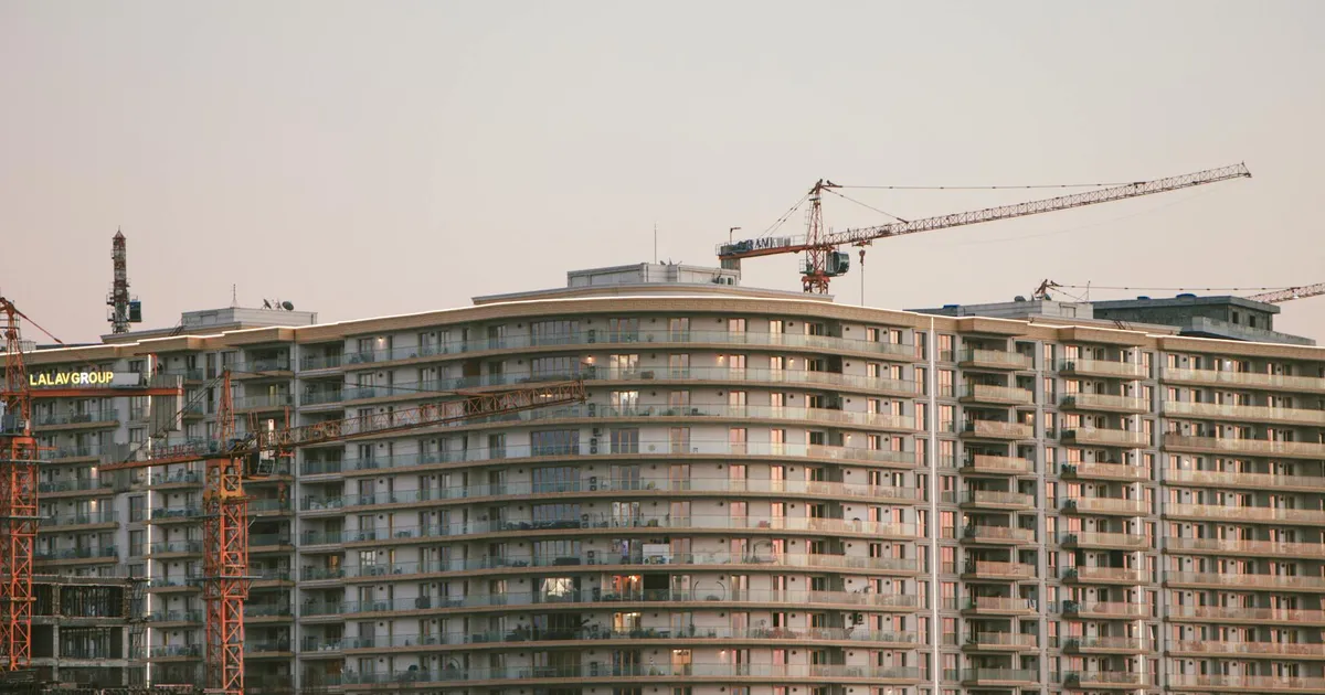 Impacto nos FIIs: Construção civil e juros futuros em alta pressionam fundos imobiliários.