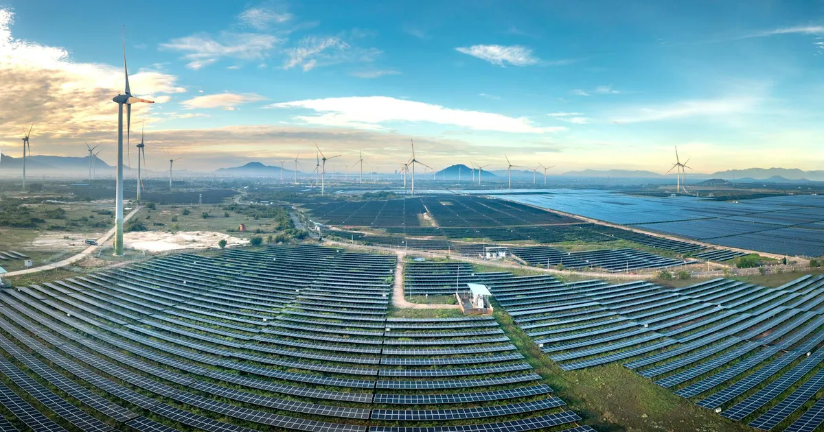Parque eólico e solar no Vietnã. Leilão de energia para segurança e conta de luz acessível. Energia renovável.