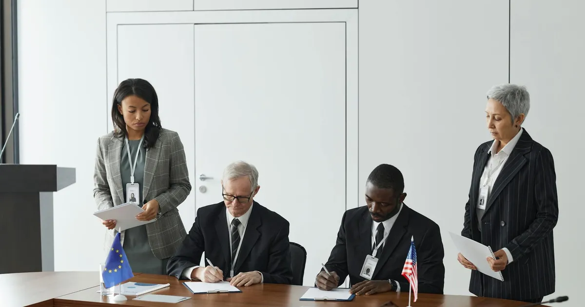 Lula e Alcolumbre juntos: articulação política no Senado para vaga do Brasil no Conselho da ONU.