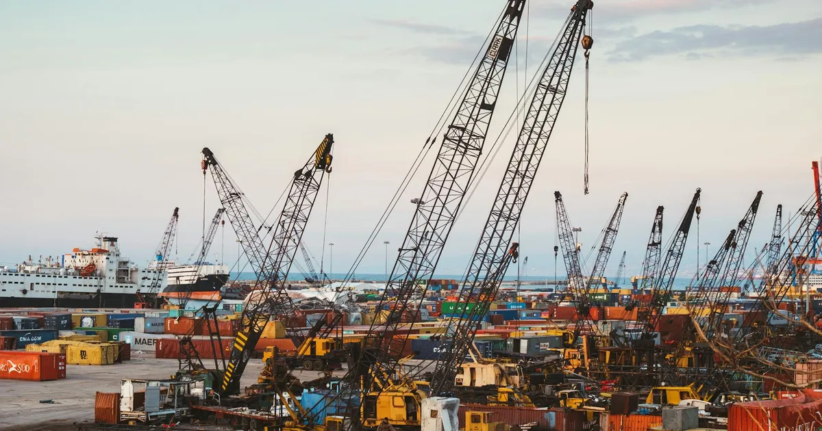 Porto de Beirute: Impacto na importação de fertilizantes após restrições da China e indicação de Durigan na Fazenda.