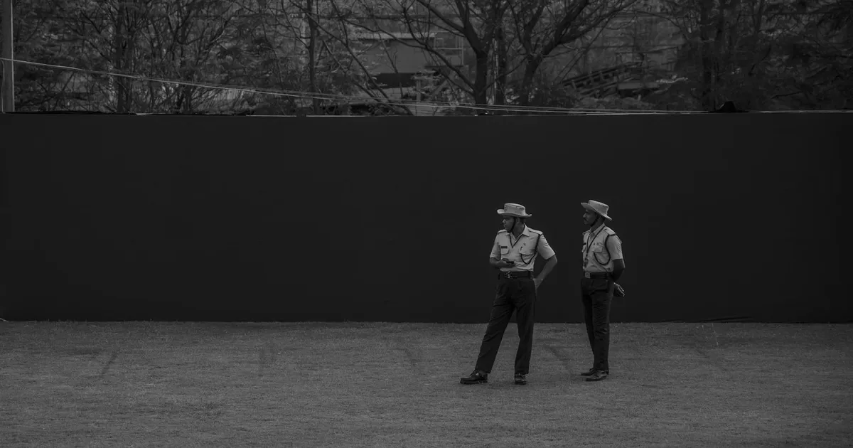 Segurança pública: policiais em Raigarh (Índia). Lula e Congresso articulam Ministério da Segurança Pública.