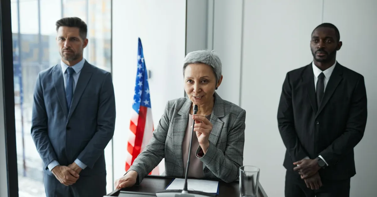 Lula perde apoio: popularidade cai e Flávio Bolsonaro encosta