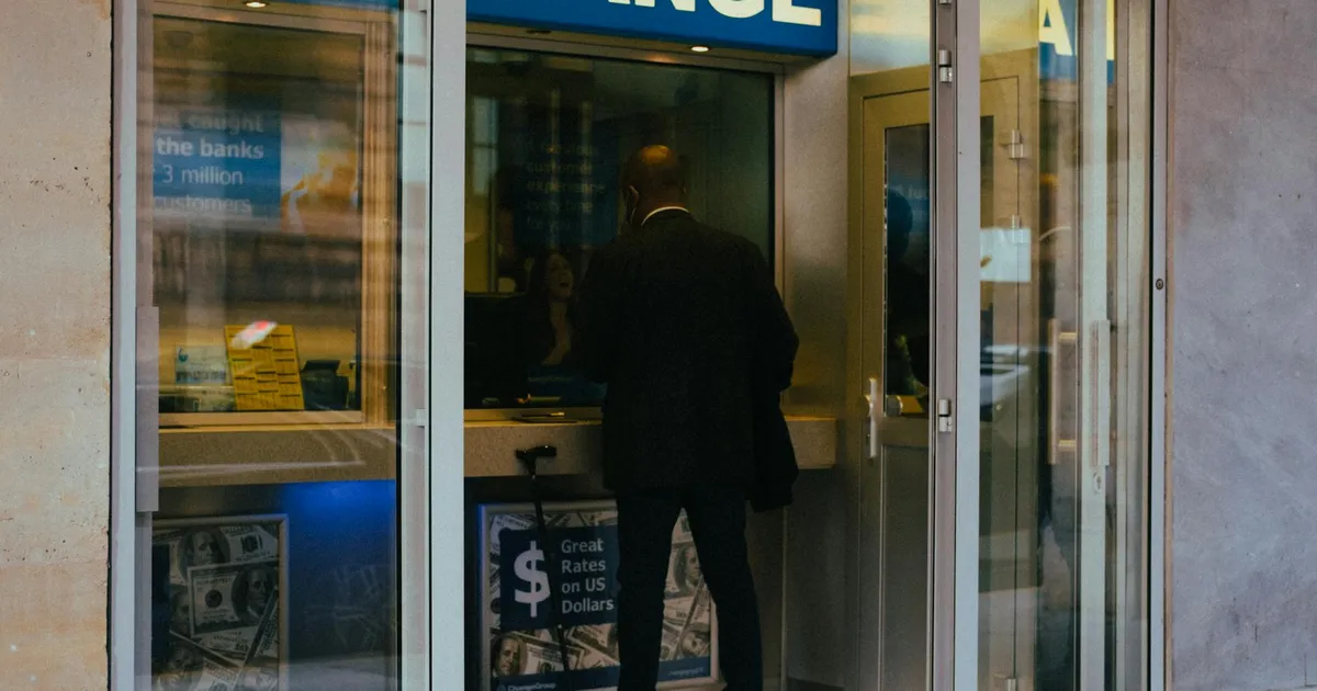 Câmbio e risco de crédito: Entenda o rebaixamento de bancos (BRB, Digimais) pela Moody's e seus impactos.