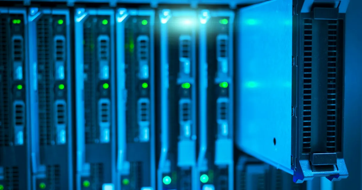 Servidores Nvidia: IA impulsiona mercado de chips e projeções de US$ 1 tri.