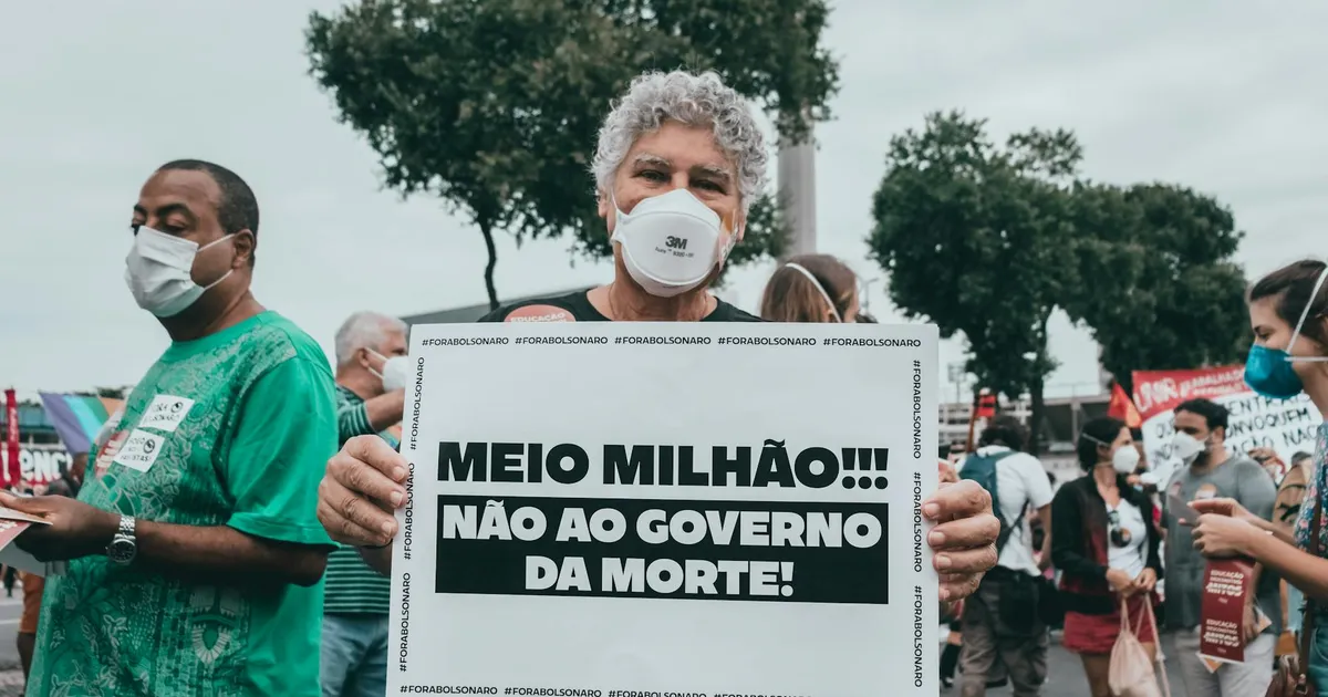 Protesto no Rio contra políticas do governo Lula. Oposição pressiona Congresso por reformas.