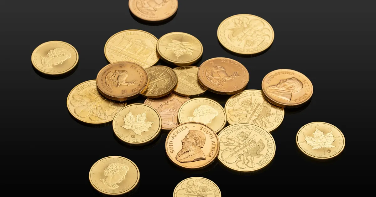 Ouro em alta: moedas douradas refletem impacto da crise no Oriente Médio na economia global.