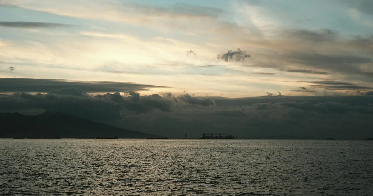 Horizonte marítimo na Bacia de Campos. Descoberta da Petrobras impulsiona debate sobre o futuro da exploração.