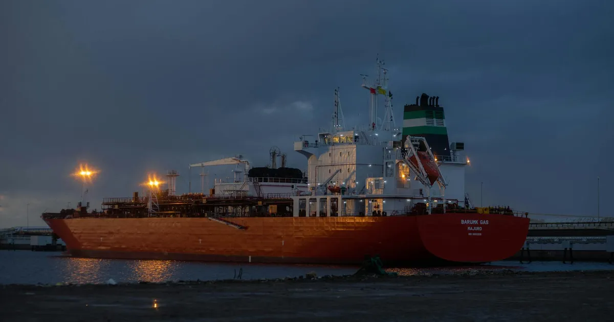 Petrobras Impulsiona Resultados, Caixa Apresenta Queda no Lucro: Análise Financeira