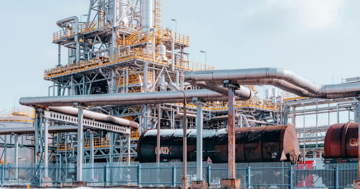 Petróleo Dispara: O Que Tensões no Irã Significam Para Seu Bolso?