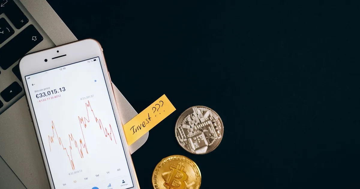 BTG Pactual foca OceanPact e PicPay sob pressão. Gráfico de investimentos digitais e criptomoedas.