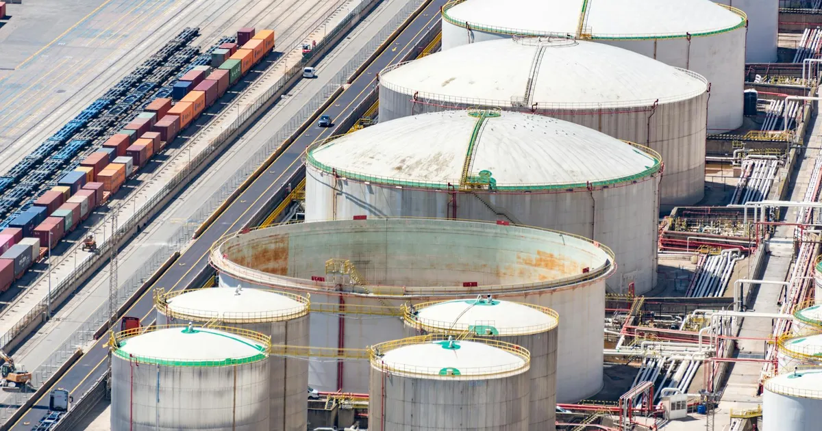 Petróleo explode acima de US$100: Ormuz vira gargalo global