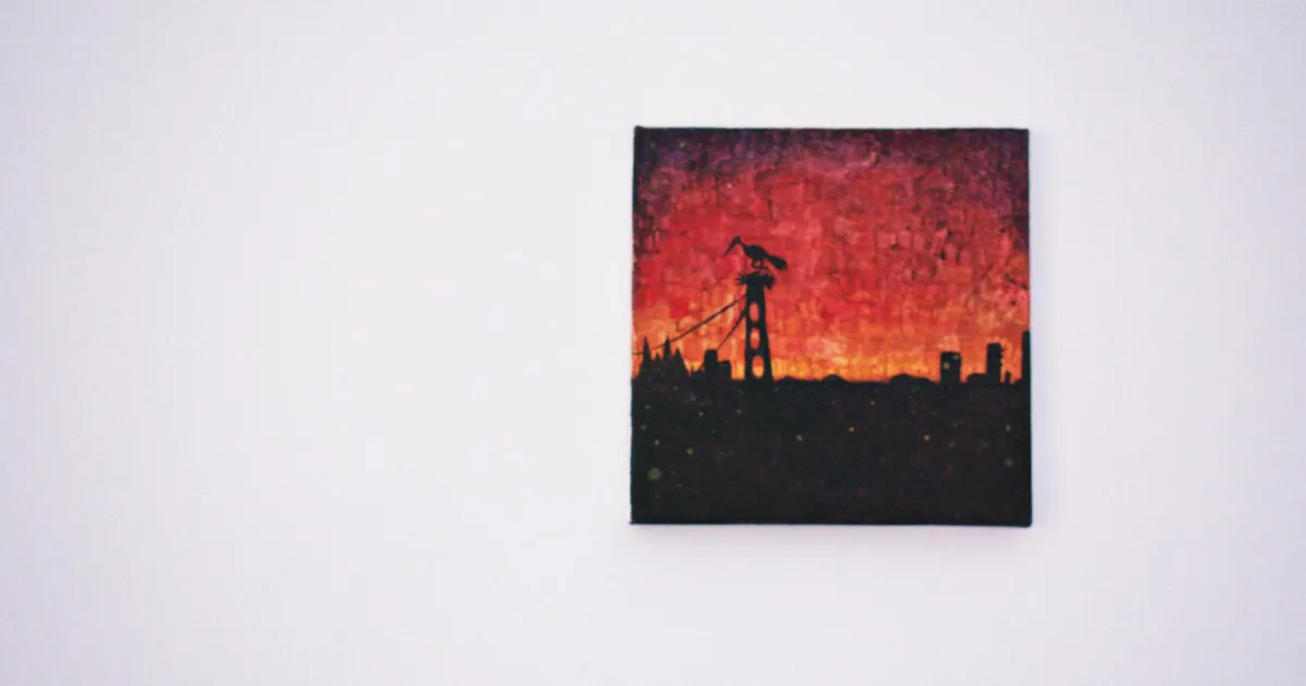 Silhueta urbana ao pôr do sol. Impacto do petróleo, Selic e dólar na economia e renda fixa. Inflação em foco.