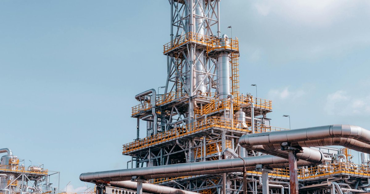 Petróleo: Tensão no Irã Turbina Alta Mensal, Mas Semana Tem Ajuste