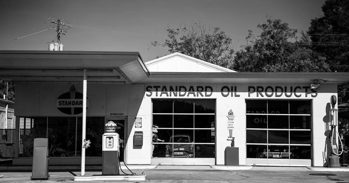 Petróleo em Alta: Como a Tensão no Irã e a AIE Afetam seu Bolso