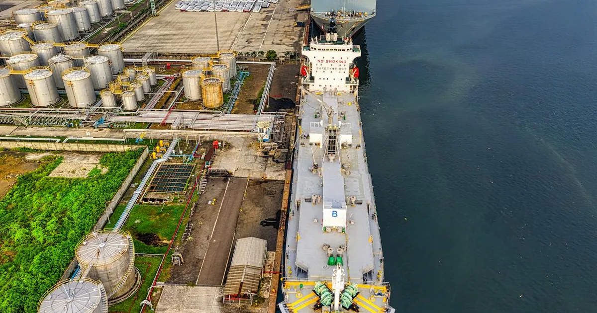 Petróleo turbina balança comercial: o que muda pra você?