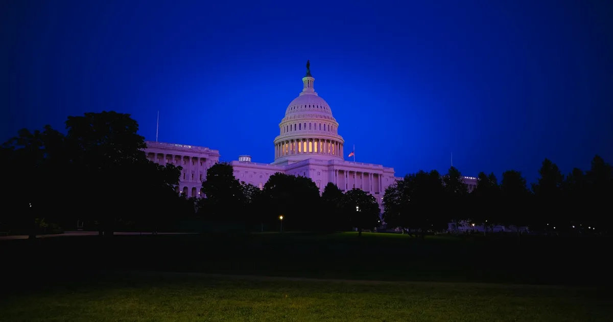 PF investiga INSS. Fachada do Congresso Americano (relevância indireta: poder, investigação).