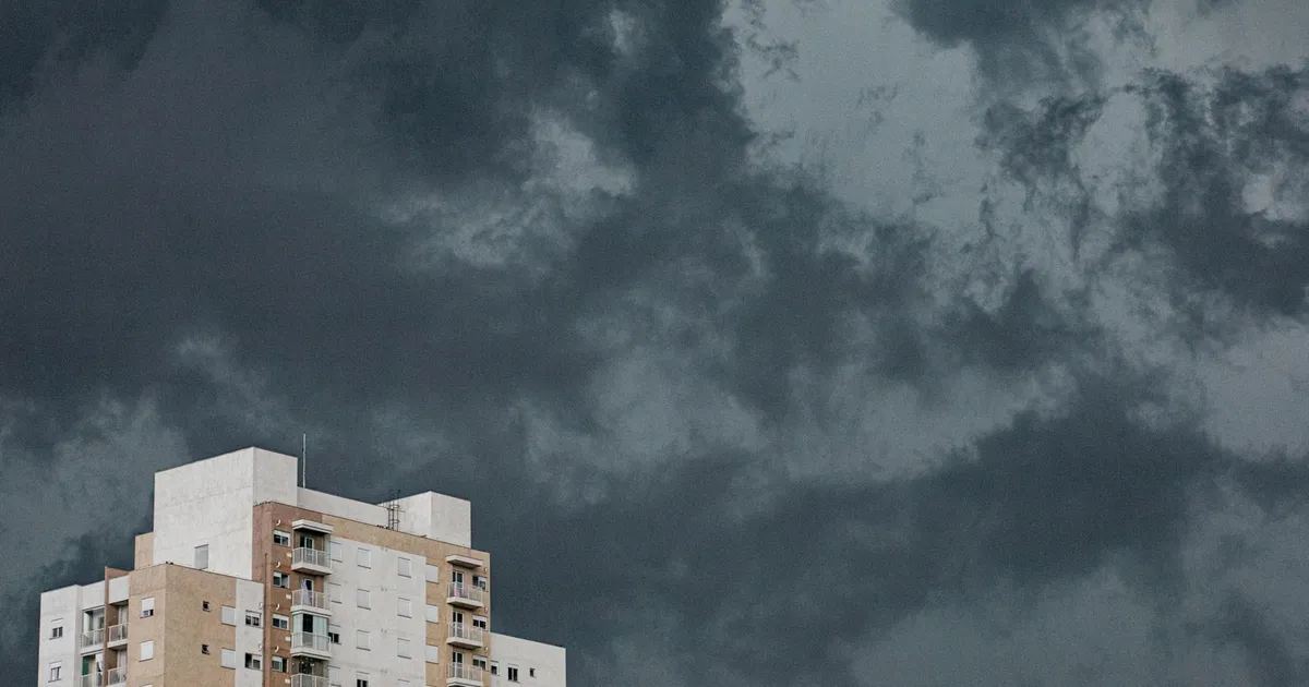 PIB dá sinais de fôlego em 2026, mas turbulência política paira