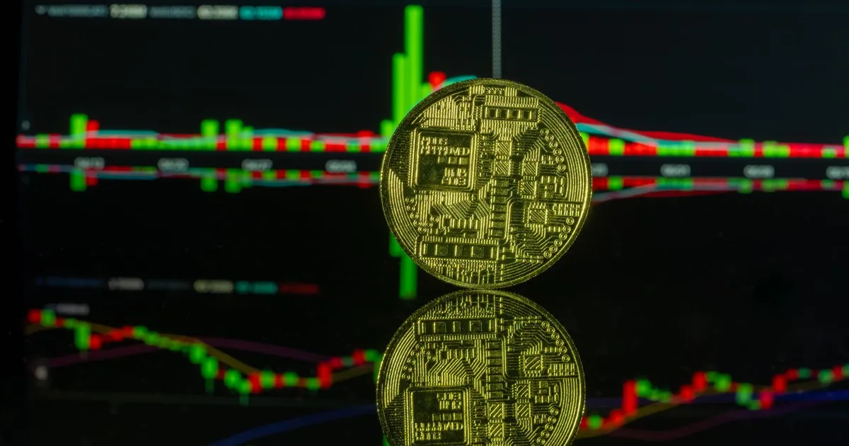 Moeda de criptomoeda ouro reflete gráficos de negociação coloridos, com foco em tecnologia e IA.