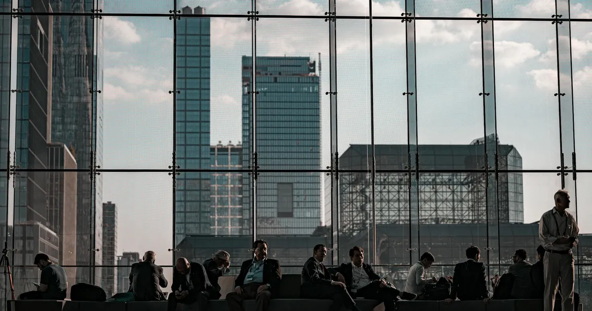 Proventos Allos e Localiza: Skyline de NY ao fundo simboliza o mercado financeiro. Artigo sobre dividendos e Oncoclínicas.