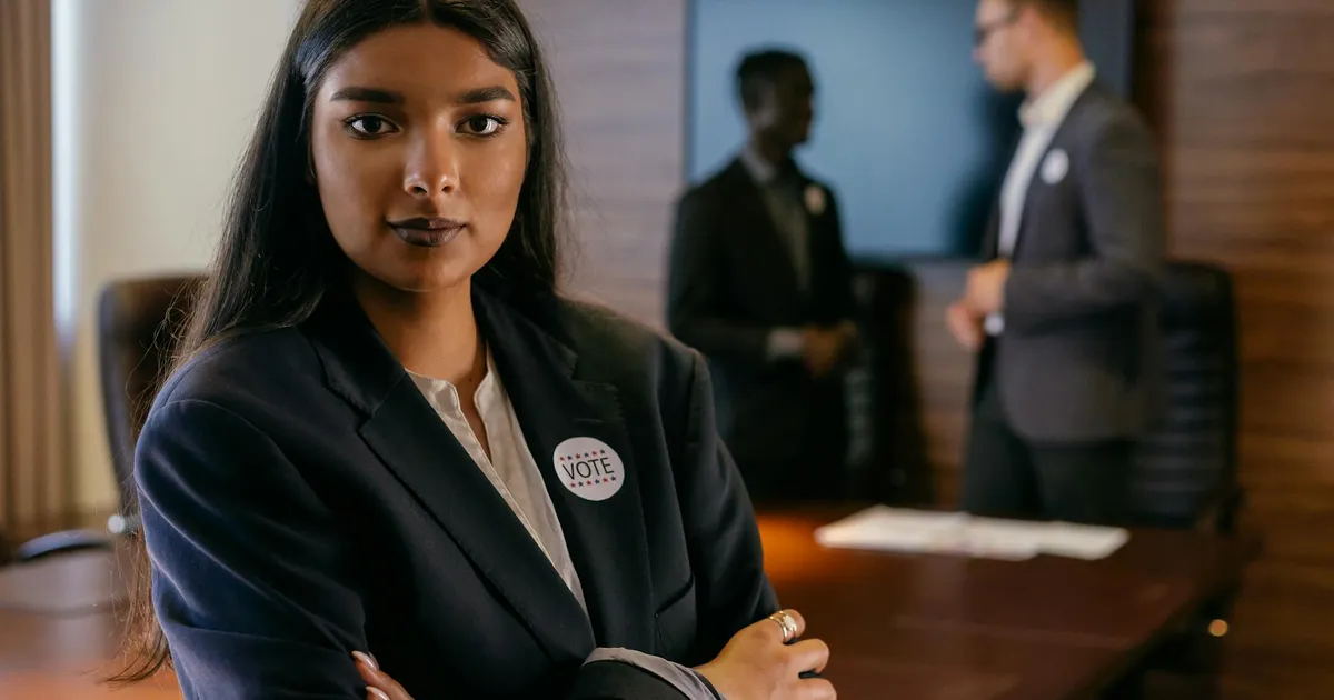 Caiado, possível líder do PSD em 2026? Artigo discute Ratinho Jr., eleições e Kassab.