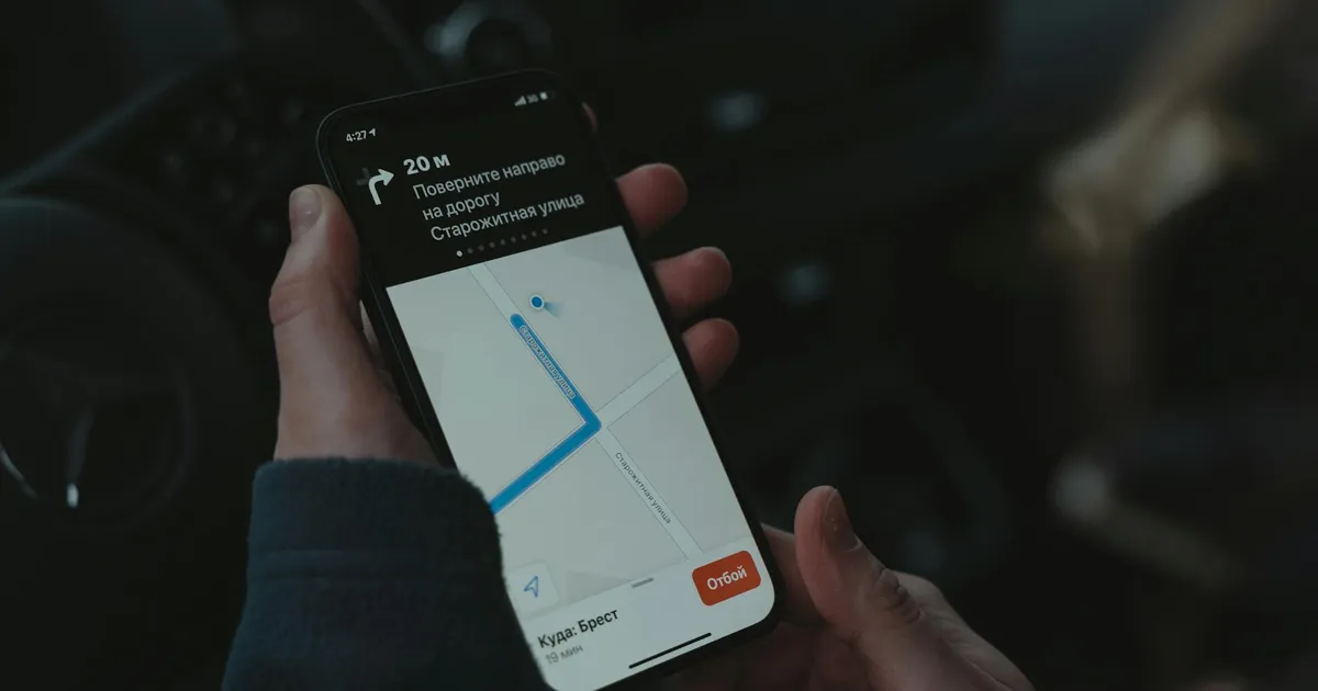 App de transporte em uso: lei no Congresso impacta preços? Mobilidade urbana em debate.