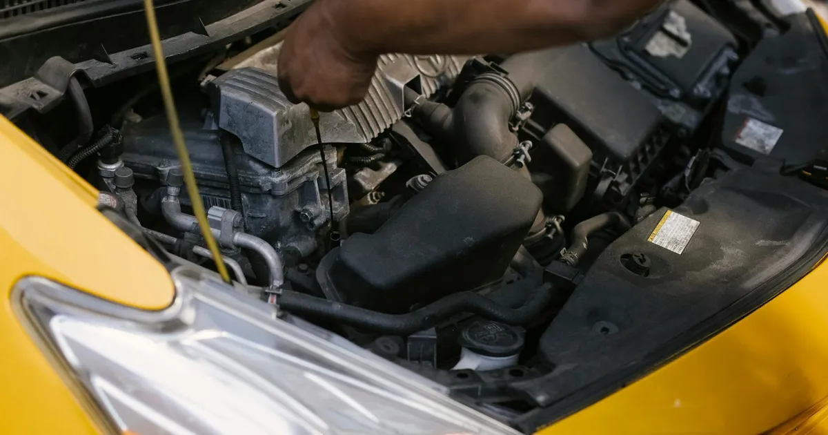 Recall Stellantis: Motorista verifica carro. Seu veículo híbrido está na lista de recall?