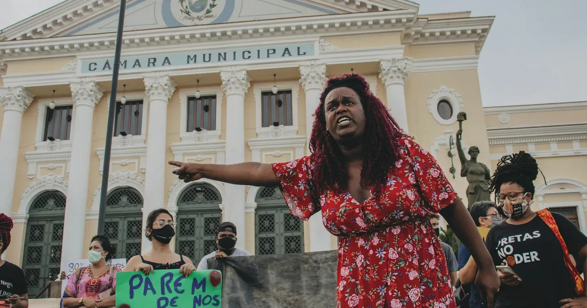 Protesto no Rio contra desigualdade social, reforma tributária em debate no Congresso.