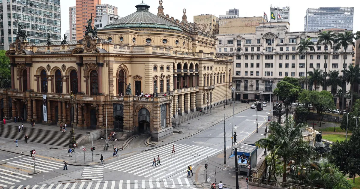Teatro Municipal SP, palco de debate eleitoral entre Tarcísio e Haddad para 2026.