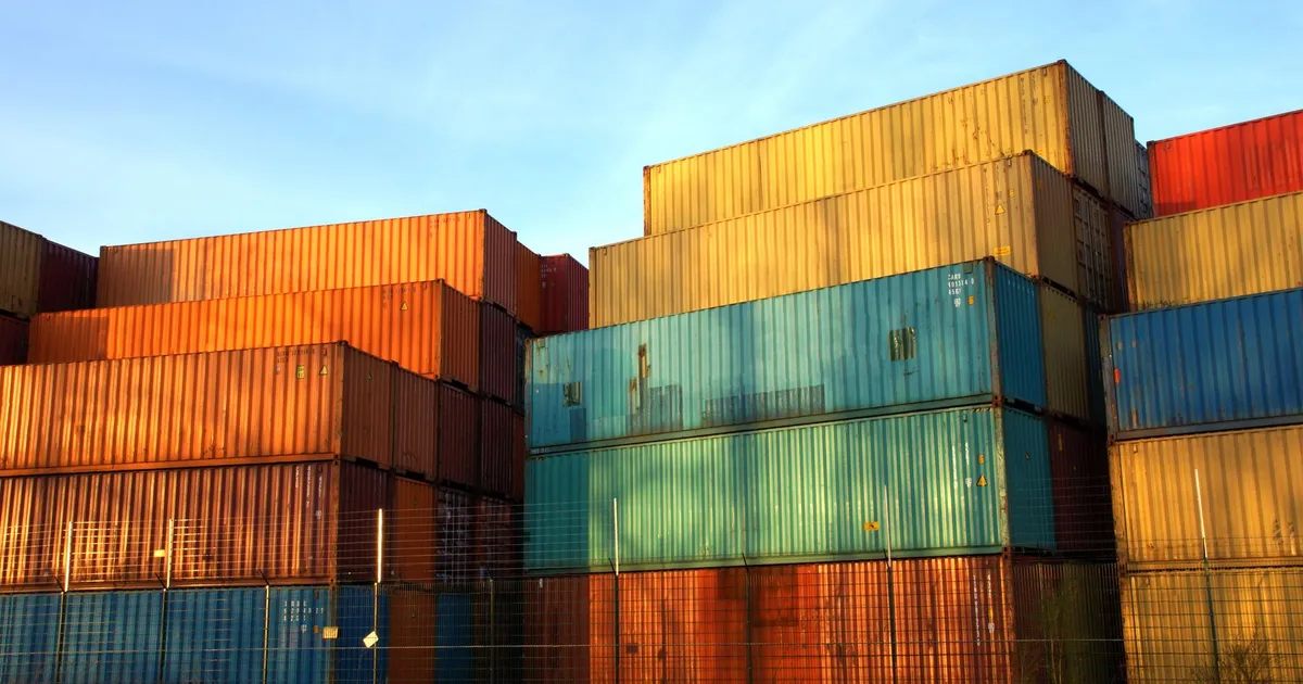Containers de importação EUA sob tarifas, Fiemg debate taxa blusinhas e comércio exterior.
