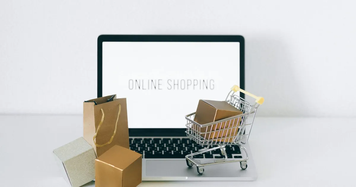 Compras online e ecommerce representam a discussão sobre a taxa de blusinhas e o impacto na economia brasileira.