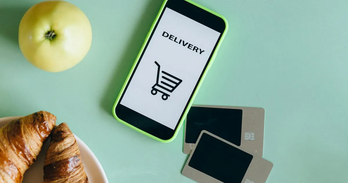 Taxa no delivery: app, comida e cartões ilustram debate sobre impacto na economia e gestão Haddad.