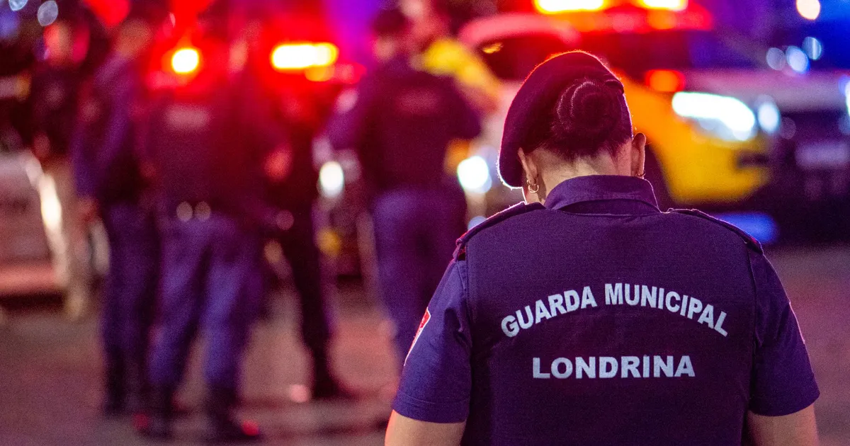 Guarda municipal em Londrina à noite, ilustrando o impacto da segurança estadual no PNSP e o repasse da União.
