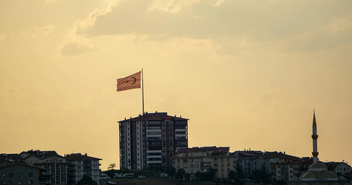 Tensão no Irã acalma, dólar cede e traz alívio no Brasil