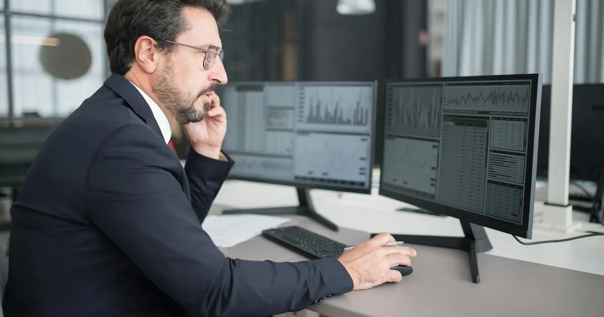 Ibovespa em risco? Analista observa dados do mercado financeiro impactado pela tensão no Oriente Médio.