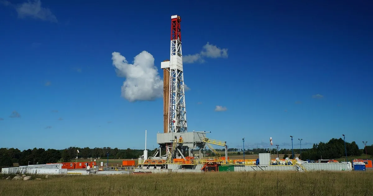 Plataformas de petróleo e gás em alta refletem tensões globais impulsionando petroleiras e dividindo mercado.