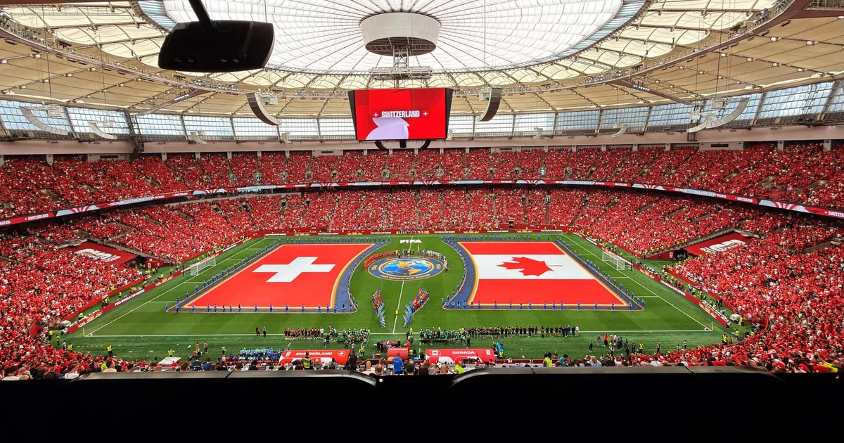 Trump e FIFA: jogo de influência. Suíça vs Canadá, BC Place, Vancouver.