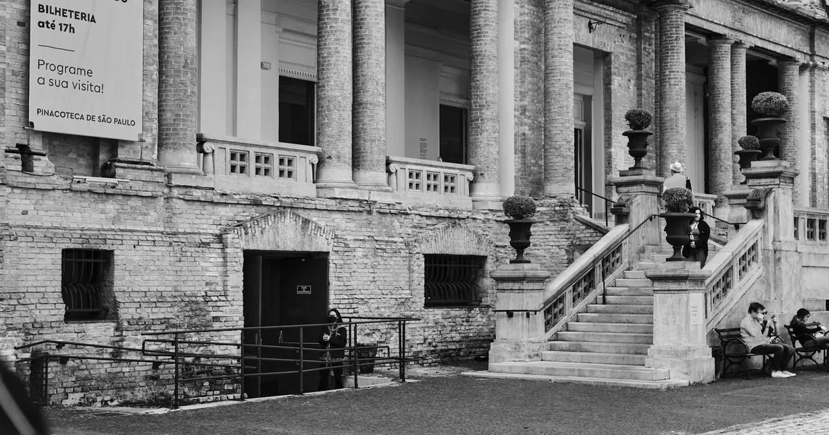 TSE: Fachada da Pinacoteca em SP. Eleições 2026 sob nova presidência Kassio Nunes Marques (STF).