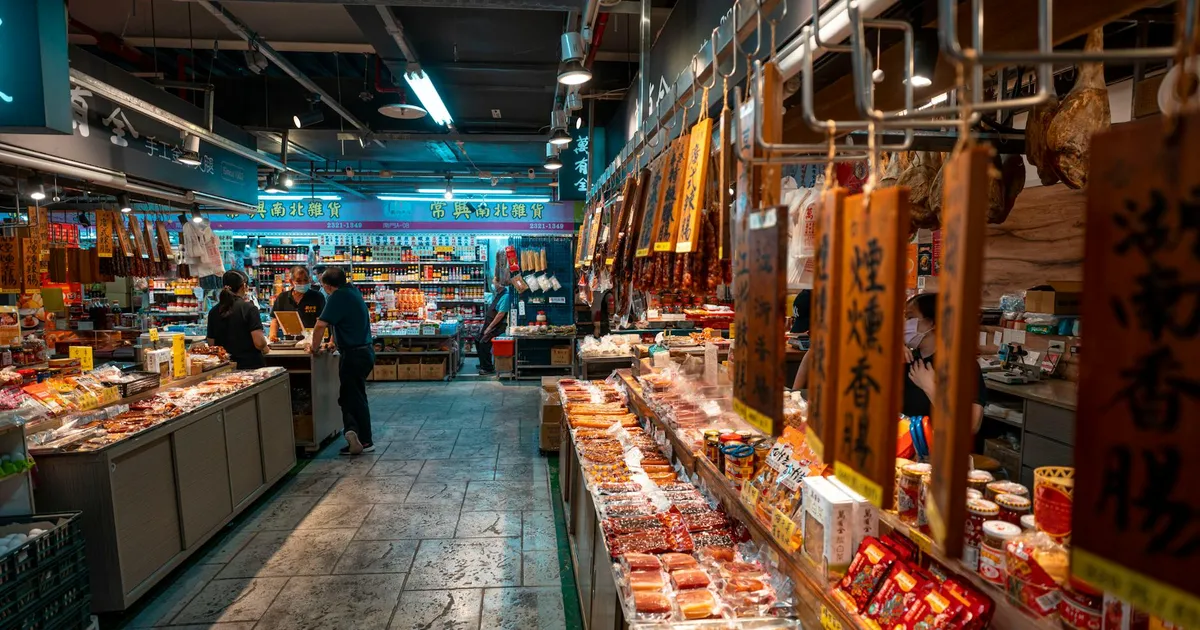 Varejo asiático diverso. Oportunidades B3 em energia (Eneva, Copel) e commodities (minério de ferro)?