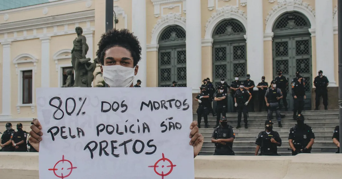Eleições 2026: Protesto no Rio com manifestante. Zema renúncia impacta disputa Lula, Alcolumbre (PSD).